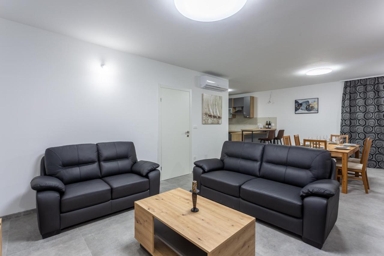 Secluded House - Guaranteed Privacy - Heated Pool Βίλα Klis Εξωτερικό φωτογραφία