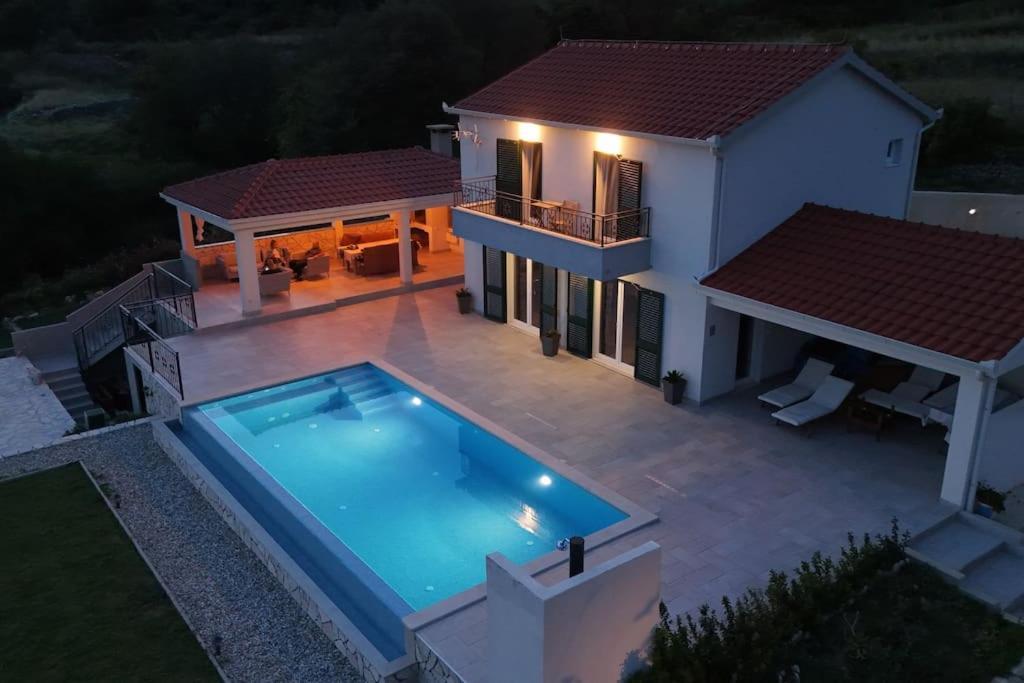 Secluded House - Guaranteed Privacy - Heated Pool Βίλα Klis Εξωτερικό φωτογραφία